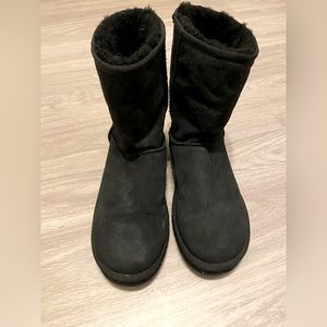 Black Ugg boots